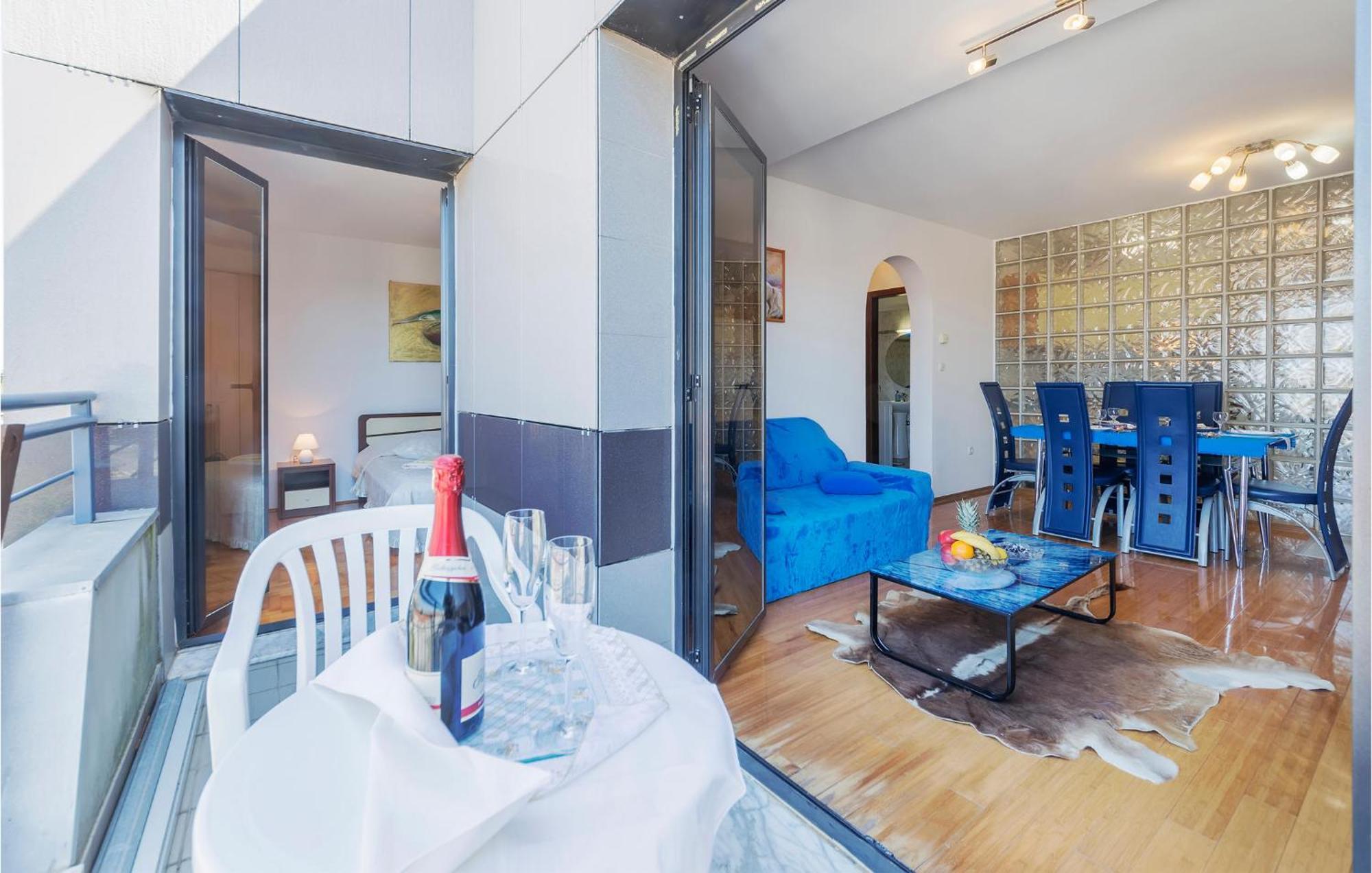 1 Bedroom Beautiful Apartment In プーラ エクステリア 写真
