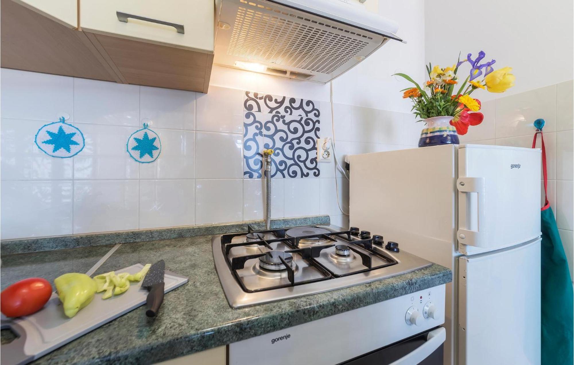 1 Bedroom Beautiful Apartment In プーラ エクステリア 写真
